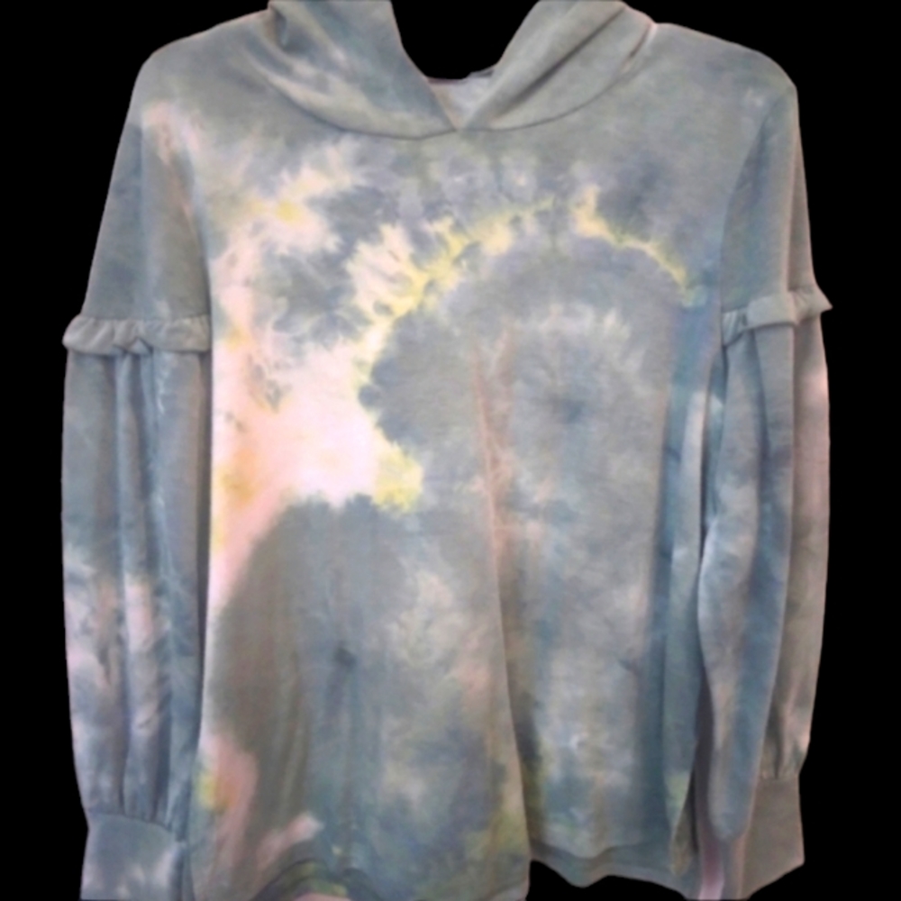Cerule Women Hoodie Shirt. Size Medium. Green.